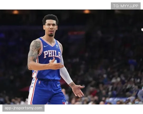 丹尼·格林无球跑动增多助攻提升，三分效率显著拉开队内差距