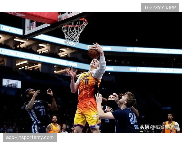奥卡福内线背身单打提升篮下效率显著拉开队友得分空间