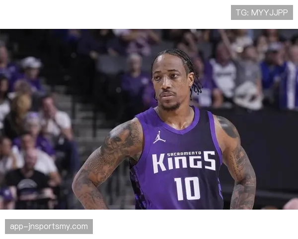 德罗赞背身单打制造中距优势，比库里更稳定