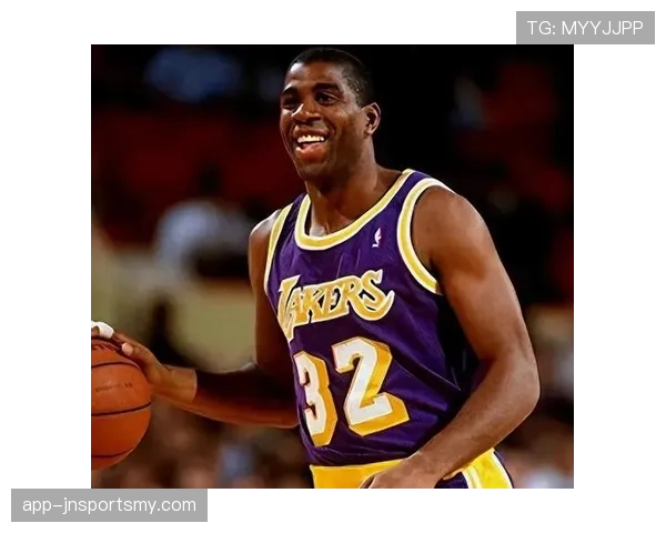 比尔·拉塞尔篮板主导优势明显 高效防守改变比赛节奏